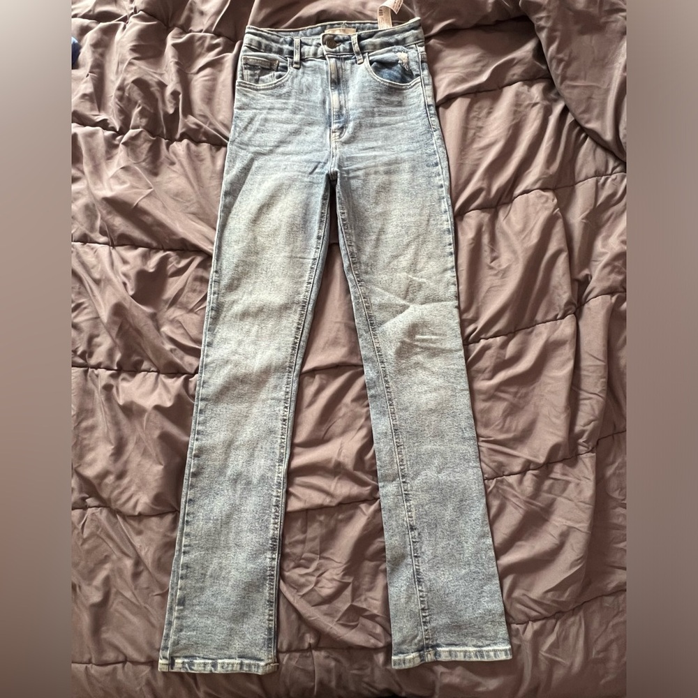 STRADIVARIUS SLIM STRAIGHT HIGH WAISTED JEANS